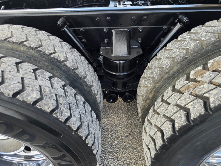 2015-kenworth-t800-image-110