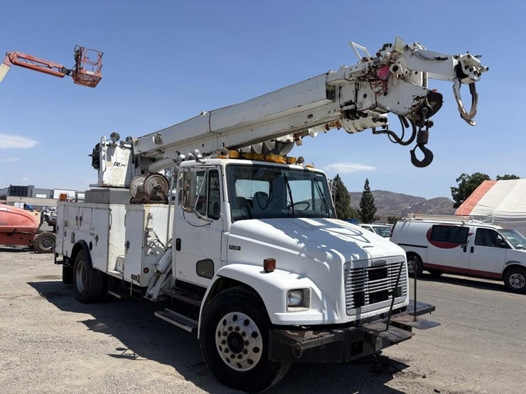 2000-freightliner-fl80-image-2