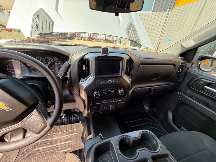 2021-chevrolet-silverado-2500hd-image-16