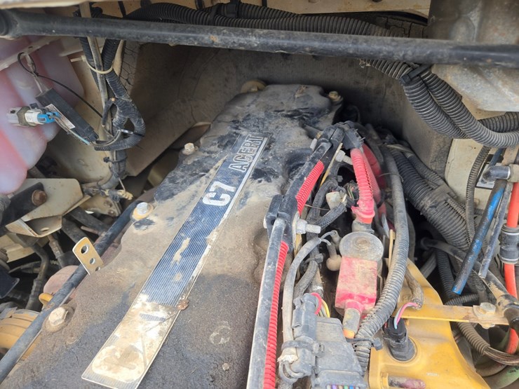 2007-freightliner-m2-106-image-24