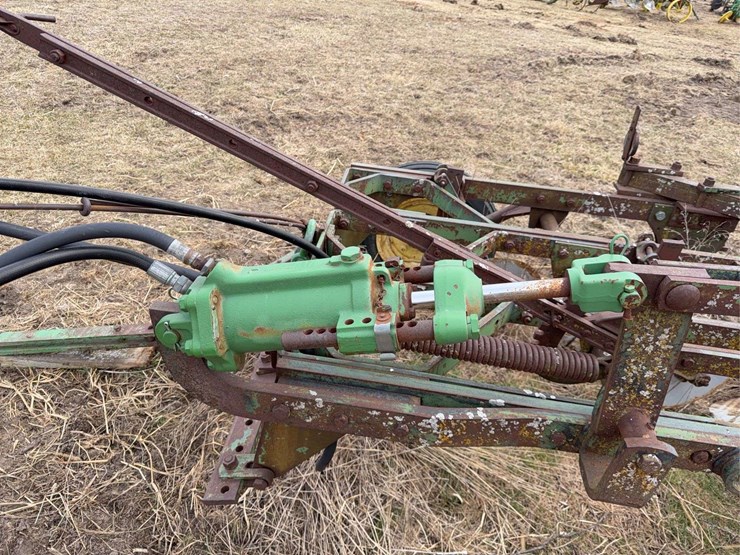 john-deere-pull-type-five-bottom-plow-image-12