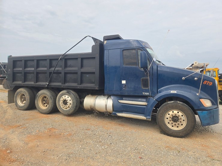 2011-kenworth-t700-image-14