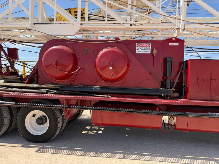1980-taylor-4-axle-well-service-rig-image-5
