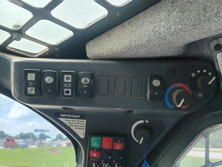 deere-325g-image-33