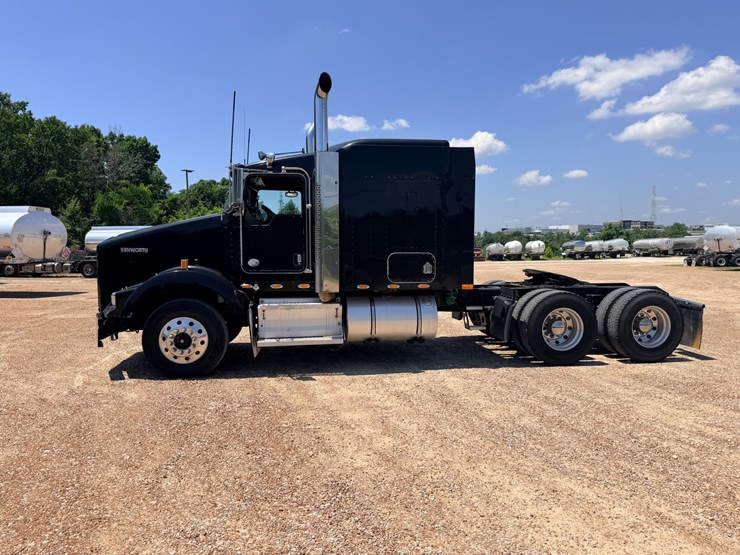 2010-kenworth-t800-image-5