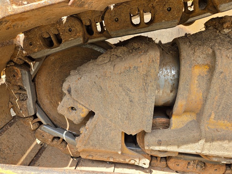 2019-caterpillar-d6-image-70