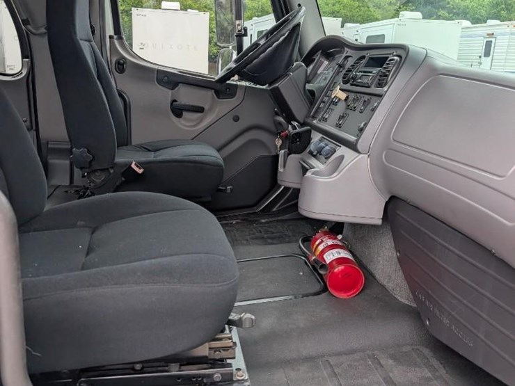 2011-freightliner-m2-stakebed-truck-image-17