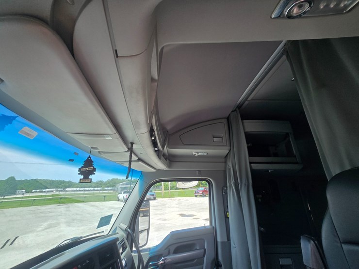 2019-kenworth-t680-image-47