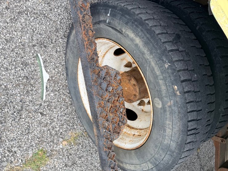 2010-ford-f550-image-116