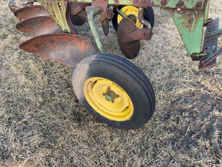 john-deere-pull-type-three-bottom-plow-image-9