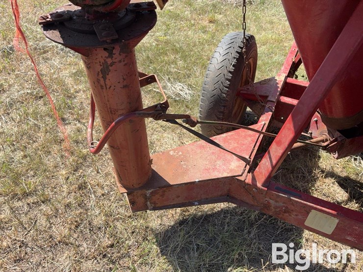 new-holland-352-image-19