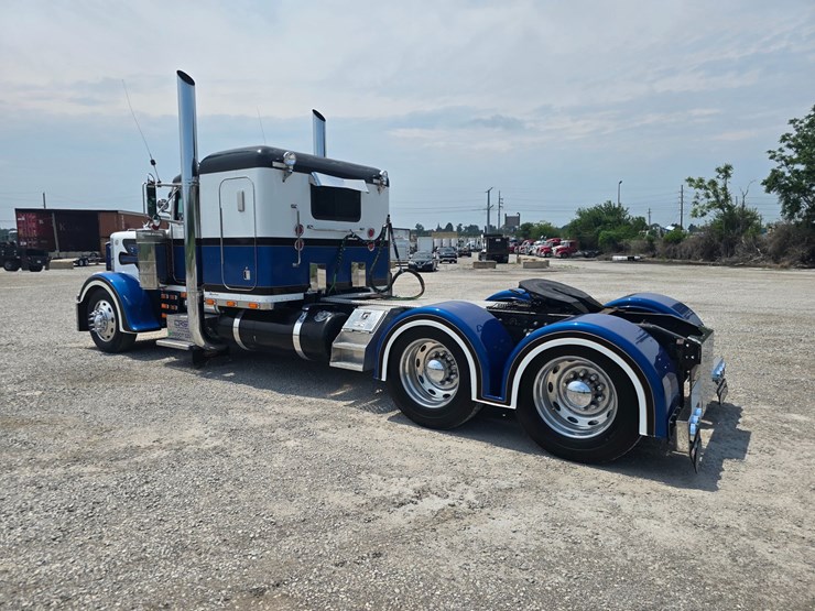 2000-peterbilt-379-image-17