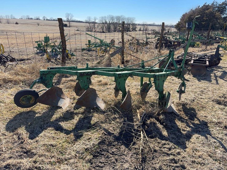 john-deere-three-point-four-bottom-plow-image-5