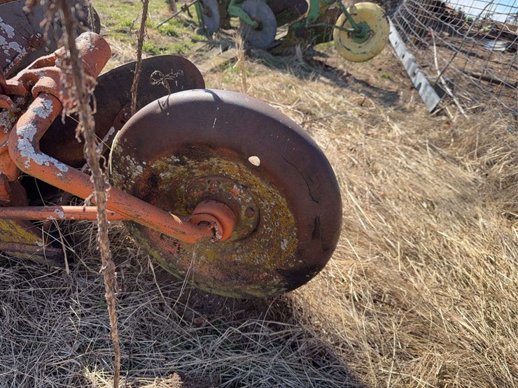 john-deere-three-point-three-bottom-plow-image-16