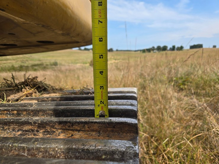 2019-caterpillar-320-image-76