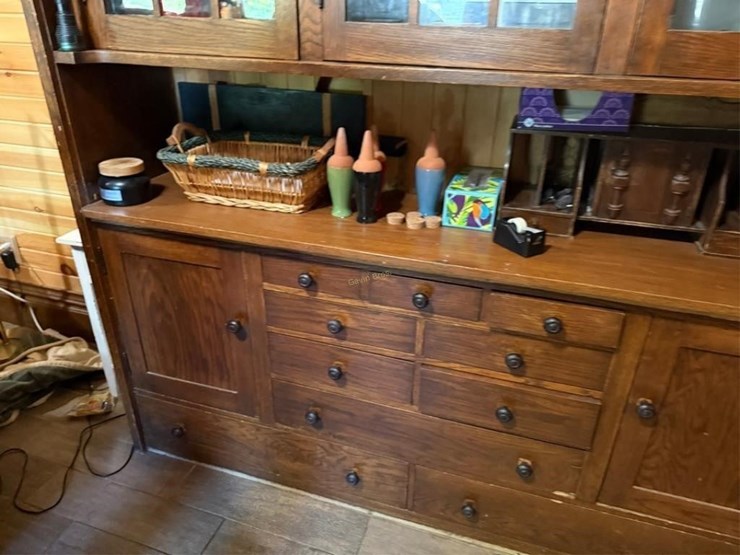 oak-mission-style-cabinet-w/glass-doors-image-9