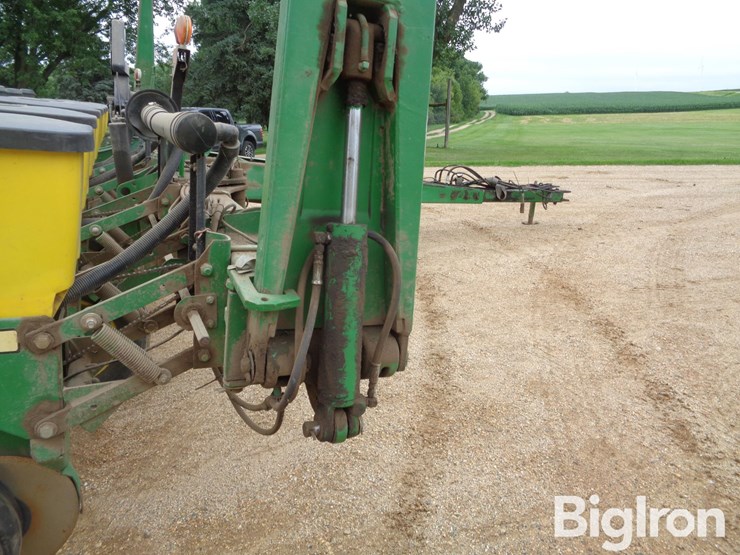 john-deere-7200-image-15