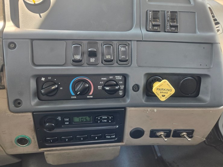 2005-sterling-l9500-image-51
