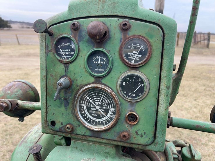 john-deere-520-image-44