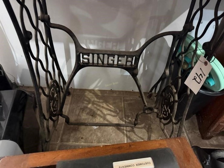 singer-sewing-machine-base-image-3