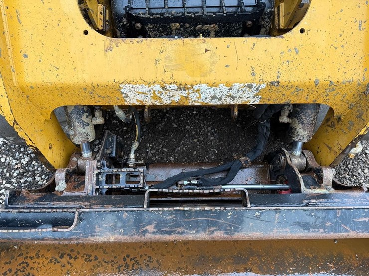 2022-caterpillar-259d3-image-10