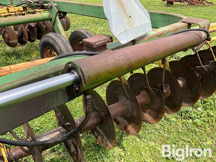 john-deere-220-image-17