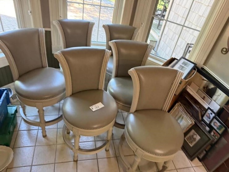(6)-front-gate-bar-stools-image-3