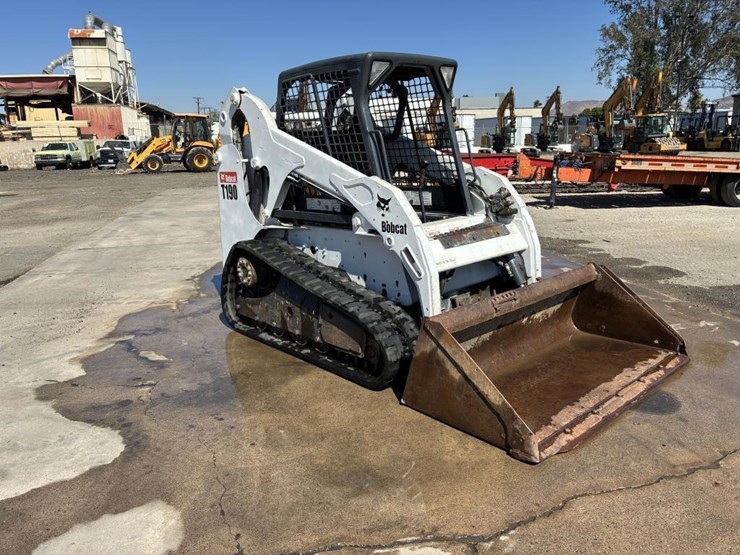 2011-bobcat-t190-image-2