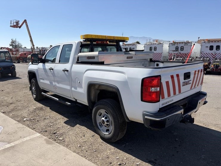 2017-gmc-sierra-2500hd-image-4