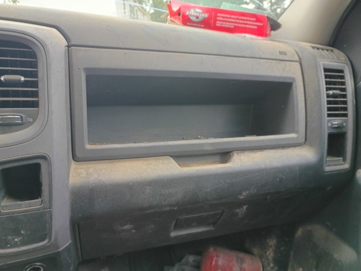2014-dodge-3500-image-32