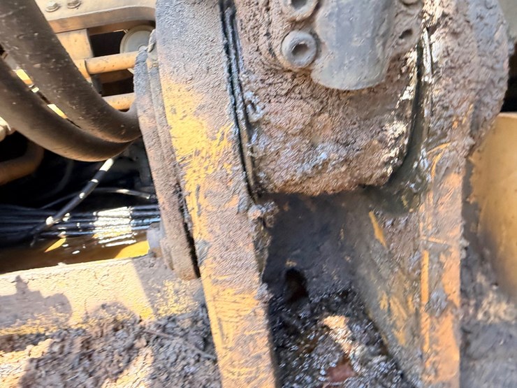 2010-caterpillar-328d-image-111