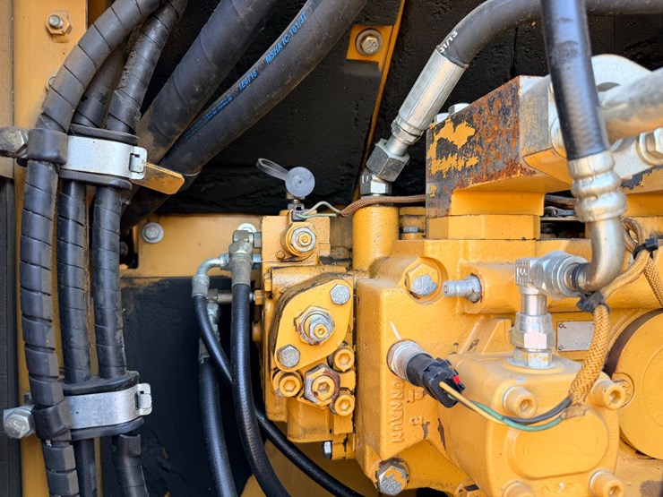 2010-caterpillar-328d-image-38