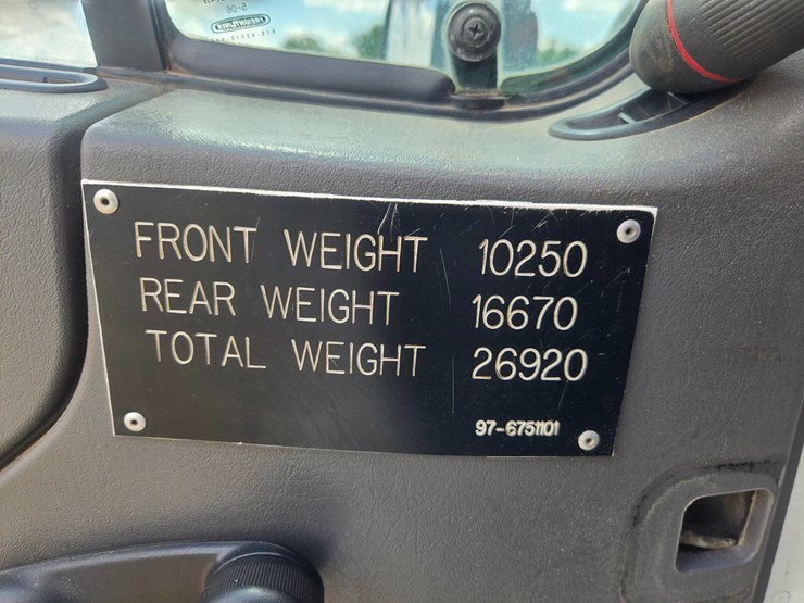 2007-freightliner-m2-106-image-56