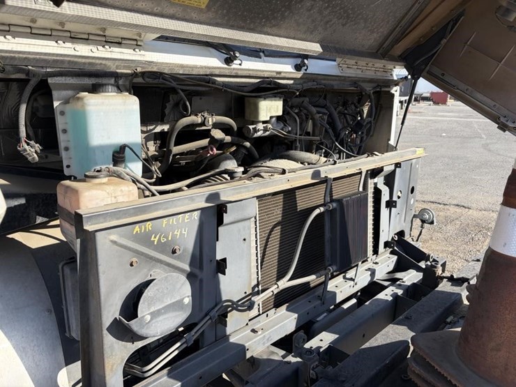 2002-workhorse-p42-image-8