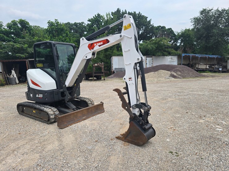 2022-bobcat-e35-image-25