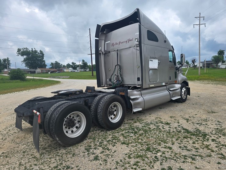 2010-kenworth-t2000-image-16