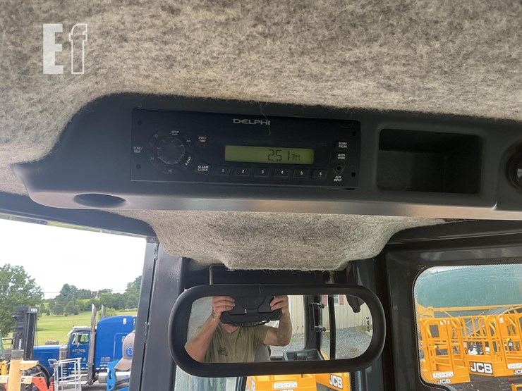 2014-deere-750k-xlt-image-14