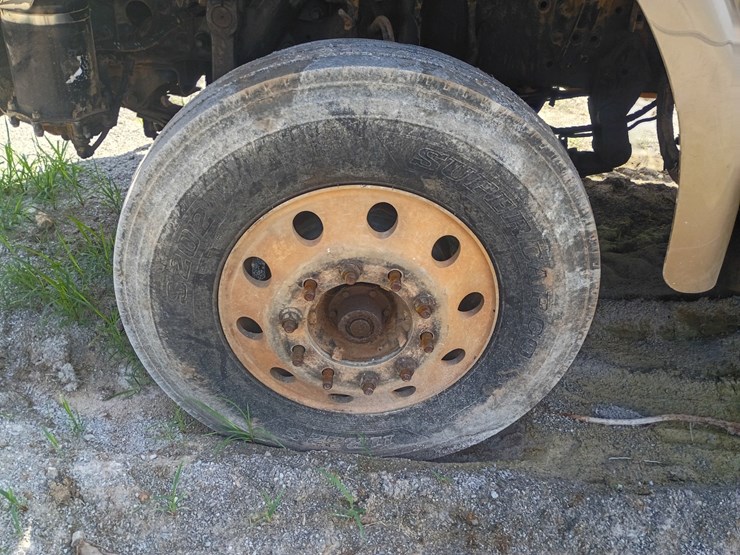 2008-sterling-l9500-image-85