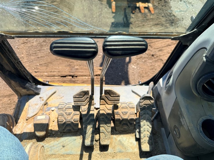 2010-caterpillar-328d-image-55