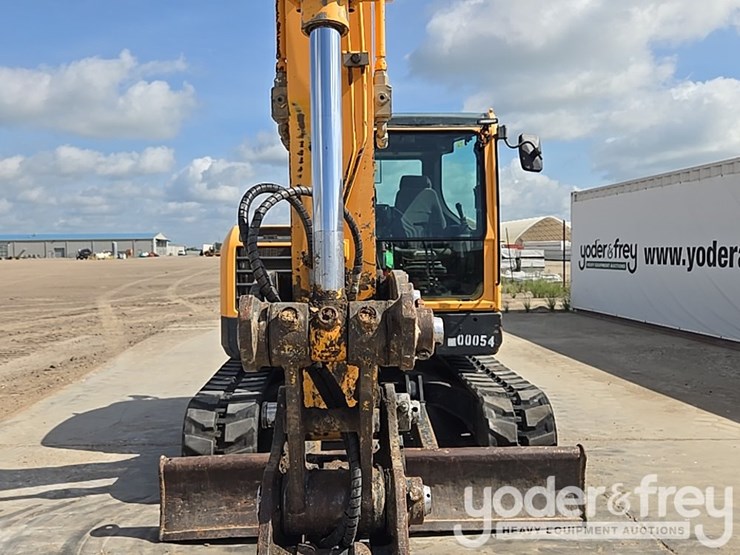 2015-hyundai-80cr-9a-image-32