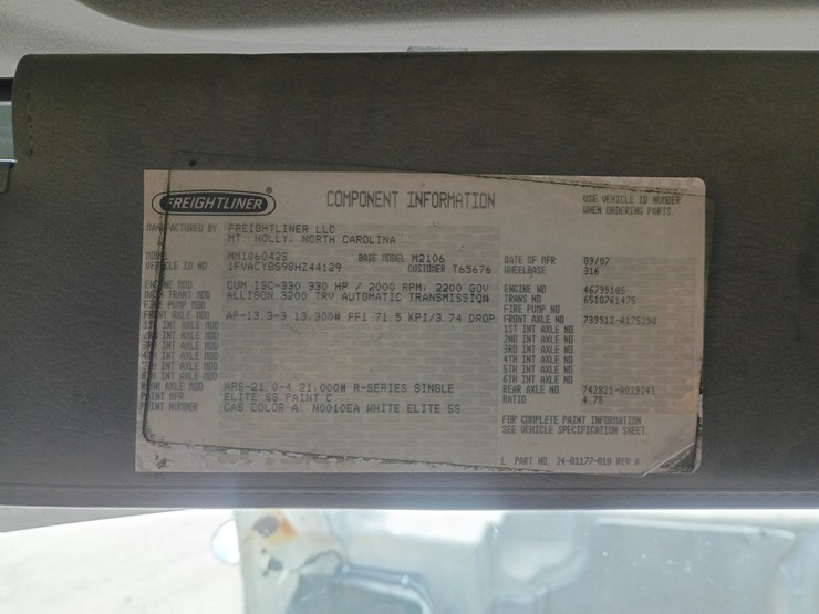 2008-freightliner-m2-106-image-63