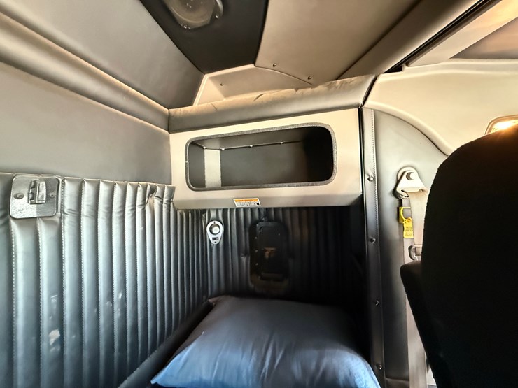 2014-kenworth-t800-image-26