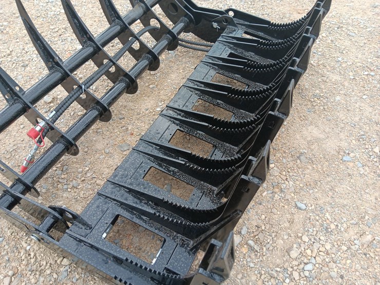 #l75-044-•-future-curved-wood-grabber-skid-steer-attachment-image-6