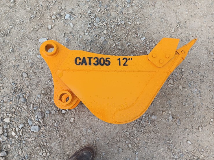 #l75-027-•-future-12"-bucket-excavator-attachment-image-5
