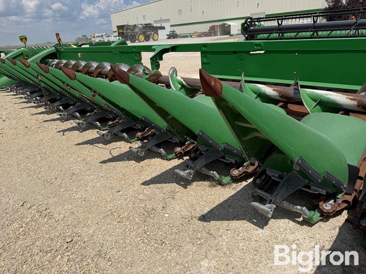 2020-john-deere-716c-image-13