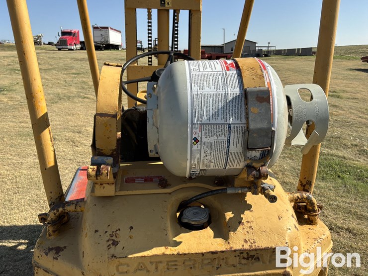 caterpillar-422s-image-19