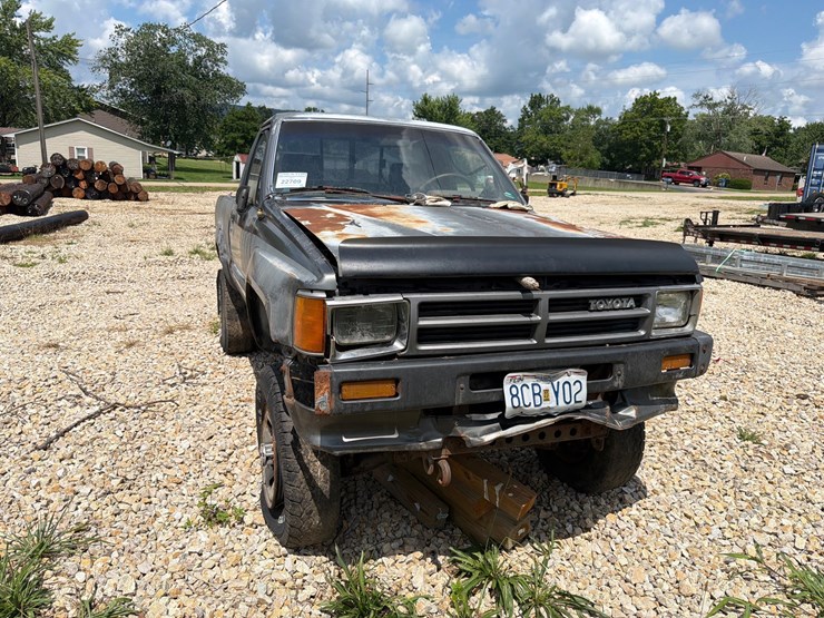 #22709-•-1987-toyota-pickup-truck-(nonrunner)-image-10