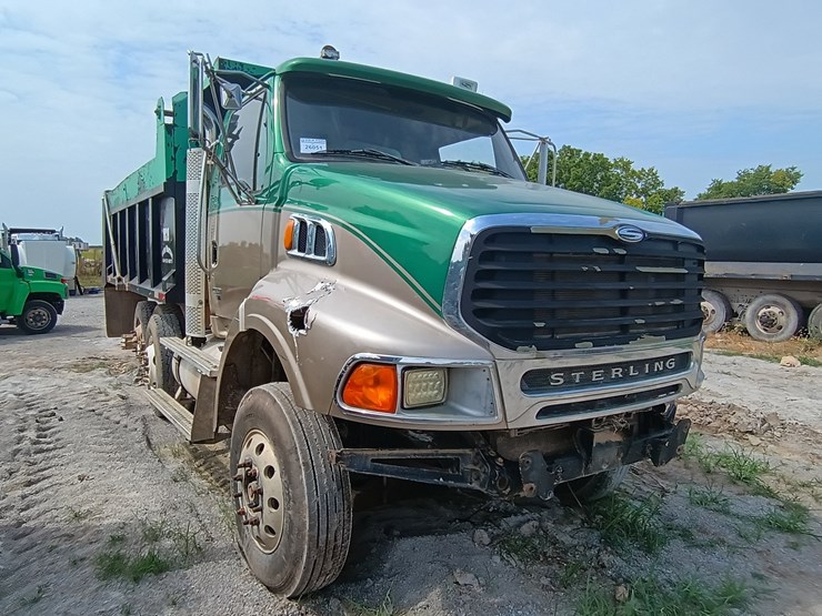 2008-sterling-l9500-image-13