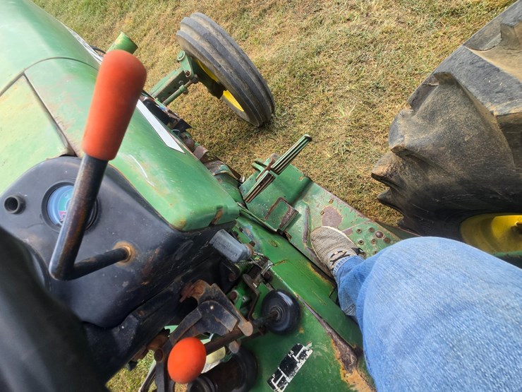 john-deere-2240-image-30