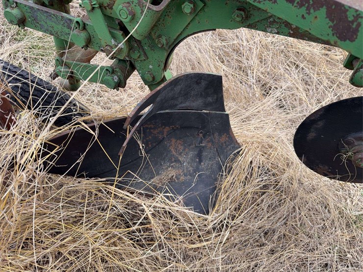 john-deere-pull-type-four-bottom-plow-image-17